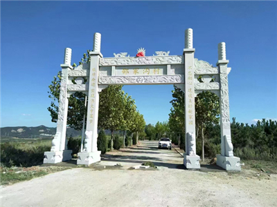 村口石牌坊